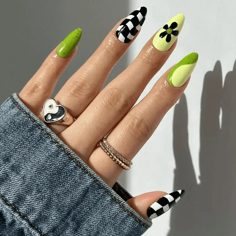 Checker-Accent Mismatch Nails 